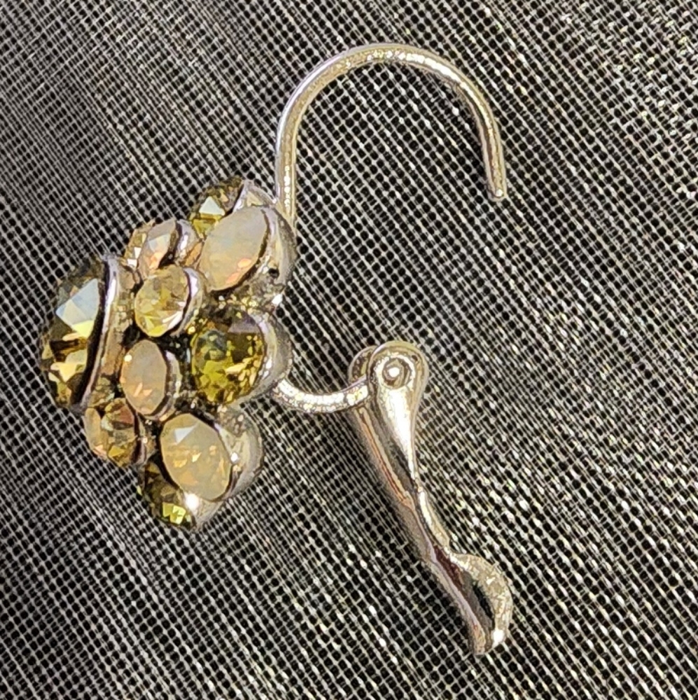 NWT Lia Sophia Light Green Flower Necklace with Matching Earrings - Picture 6 of 7